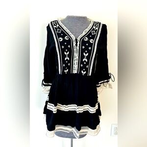 Boho Embroidered Tunic Women’s Size M Black and White Lakshita